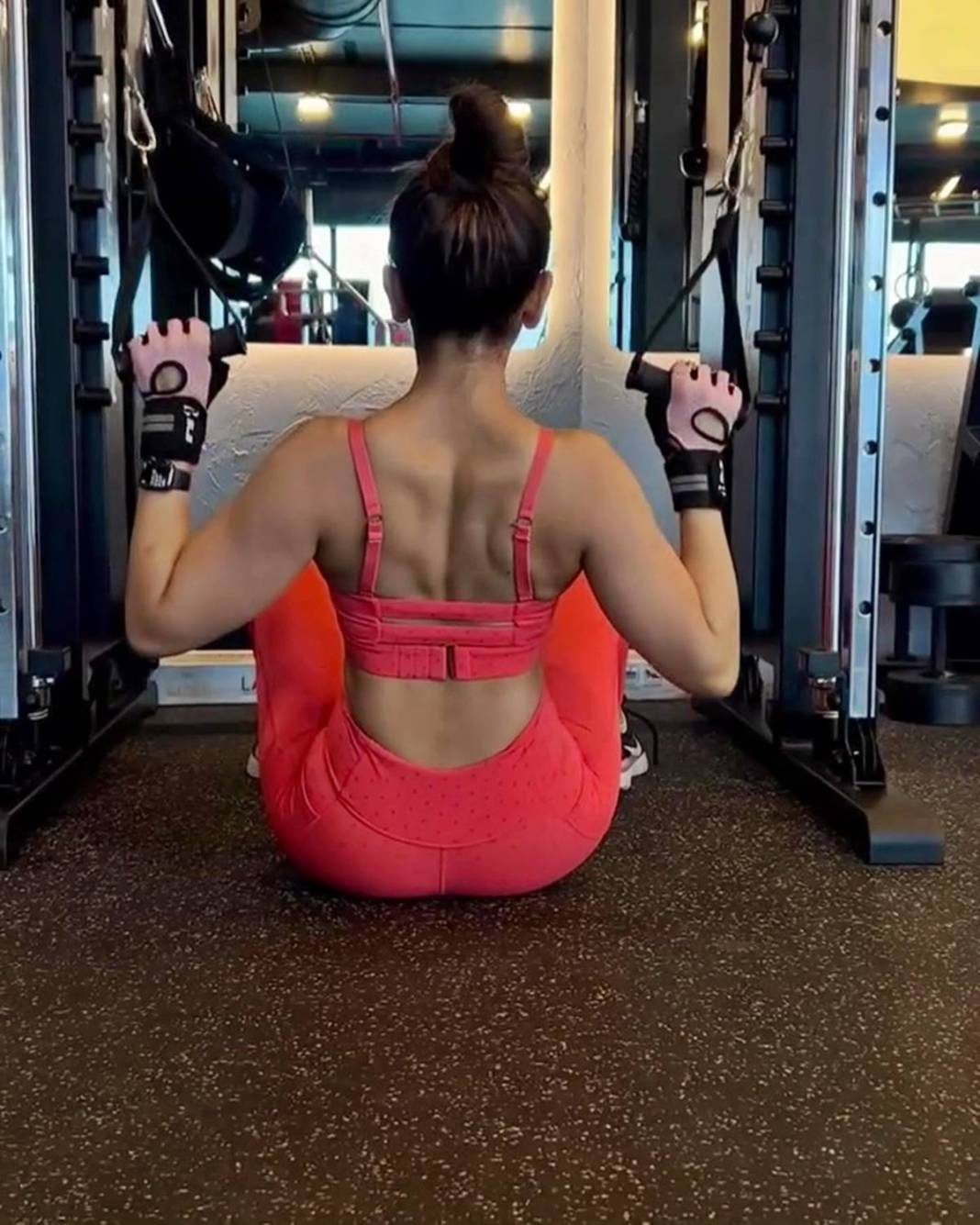 Ünlü oyuncu yürekleri ağza getirdi! Apar topar hastaneye kaldırıldı 6